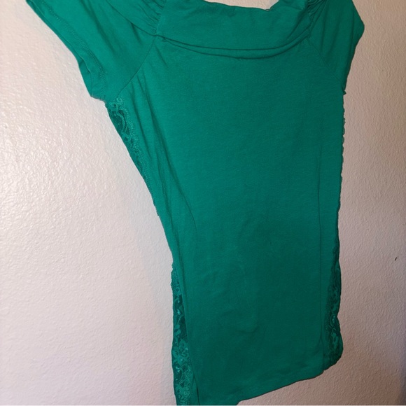 Y2K Style Green Lace Accent Short Sleeve Off the Shoulder Top, Cap Sleeves - Picture 4 of 9